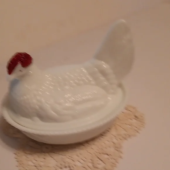 Vintage Westmoreland White Milk Glass Hen on Nest with Red Comb " Big MaMa" - Picture 8 of 10